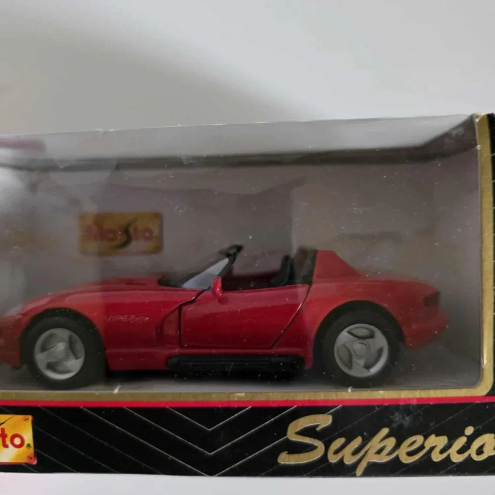 NIB Maisto Dodge Viper RT/10 Die Cast Pull Back Action Car
